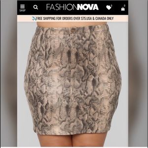 Fashion nova snake print skirt